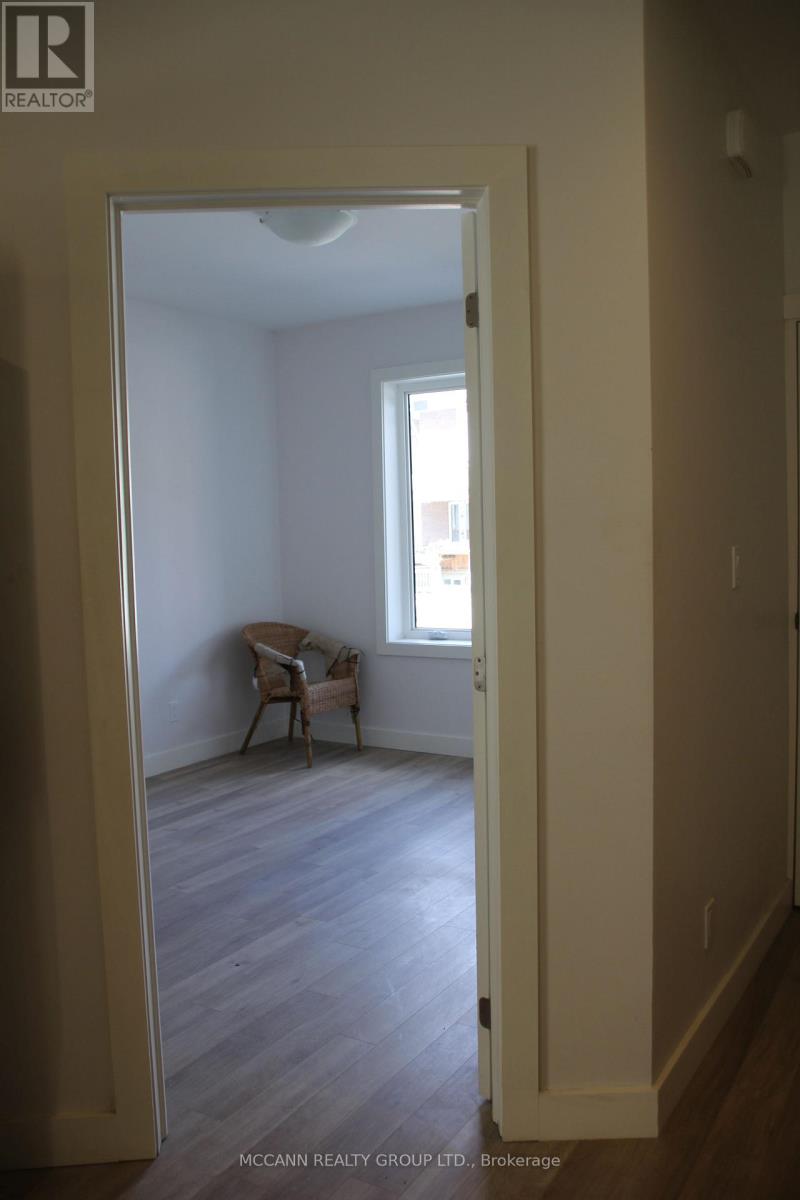 151 Wallace Avenue, Toronto, Ontario  M6H 1V1 - Photo 8 - W12505844