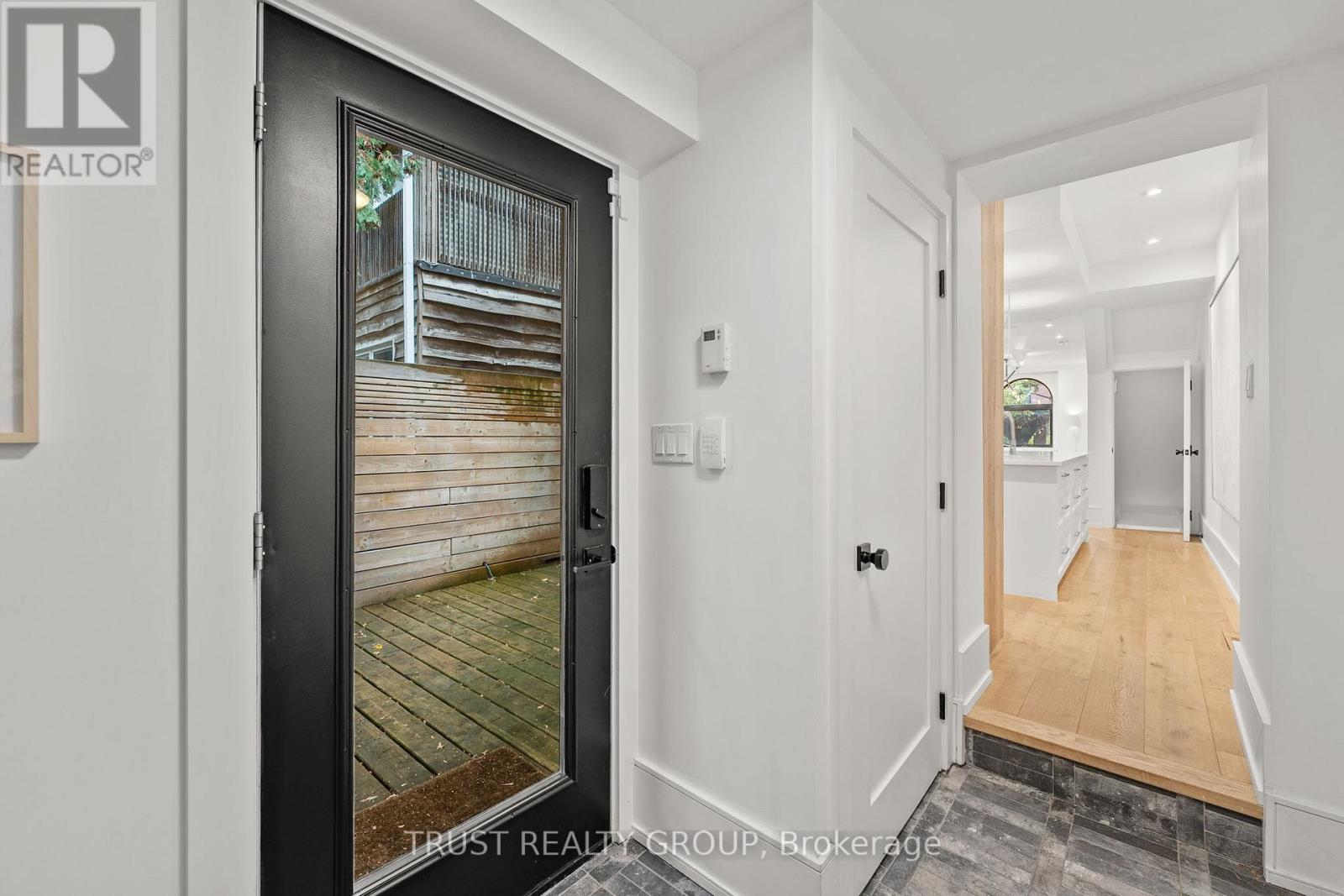 106 Pearson Avenue, Toronto, Ontario  M6R 1G5 - Photo 16 - W12505848