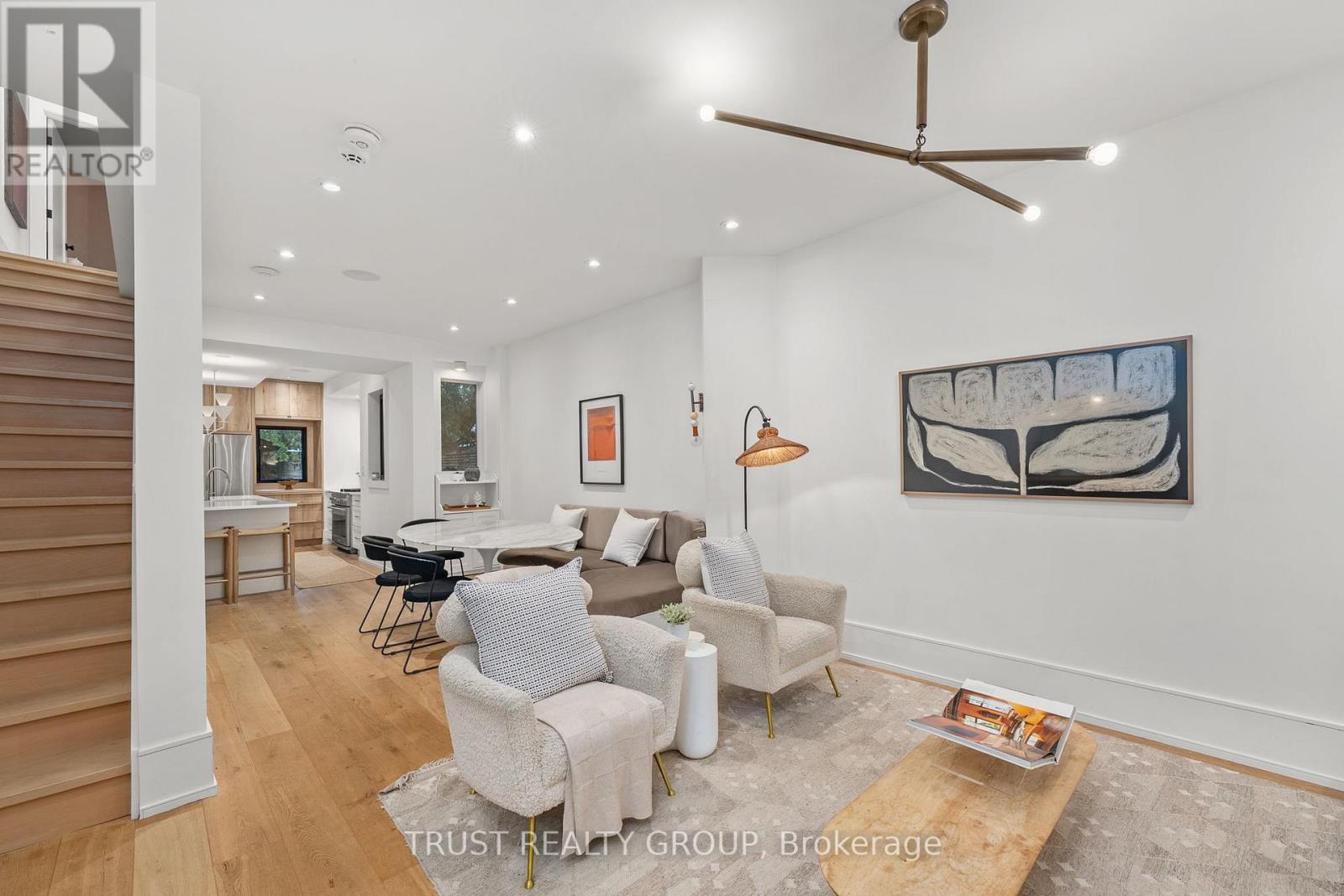 106 Pearson Avenue, Toronto, Ontario  M6R 1G5 - Photo 4 - W12505848