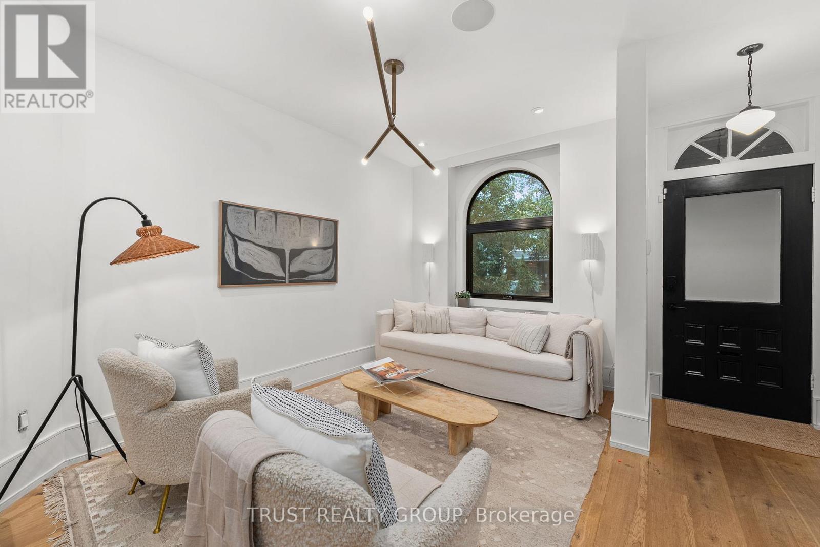 106 Pearson Avenue, Toronto, Ontario  M6R 1G5 - Photo 5 - W12505848