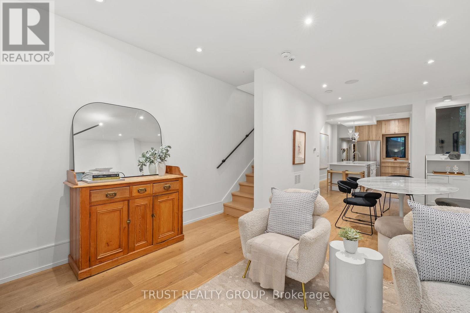 106 Pearson Avenue, Toronto, Ontario  M6R 1G5 - Photo 7 - W12505848