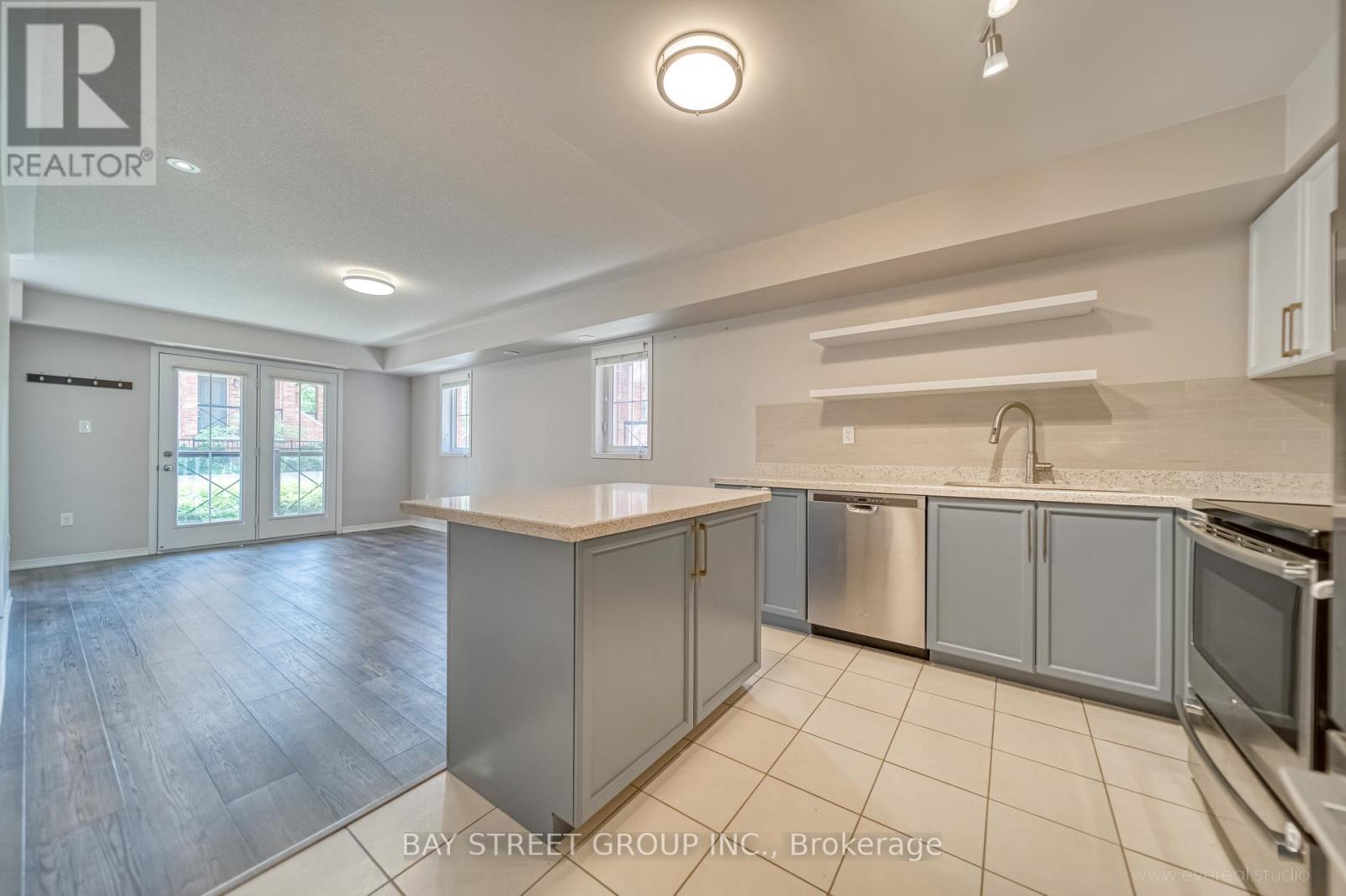 16 - 2444 POST ROAD, Oakville, Ontario