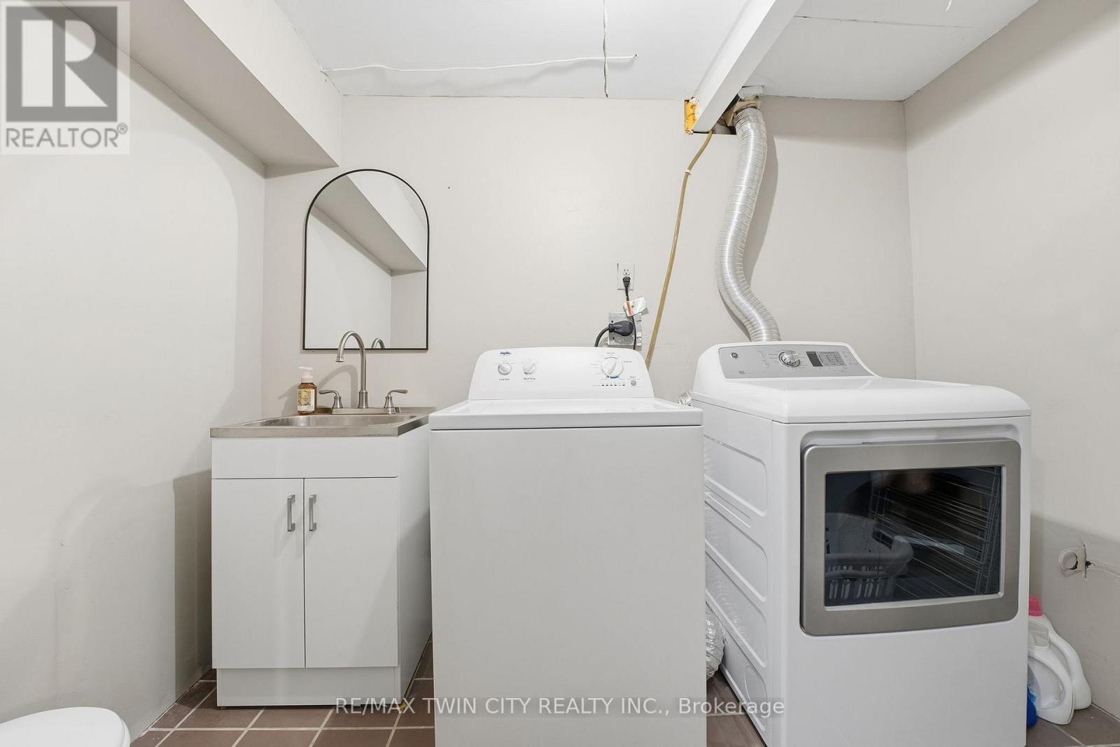 11 Hillbrook Crescent, Kitchener, Ontario  N2N 1J4 - Photo 17 - X12505836