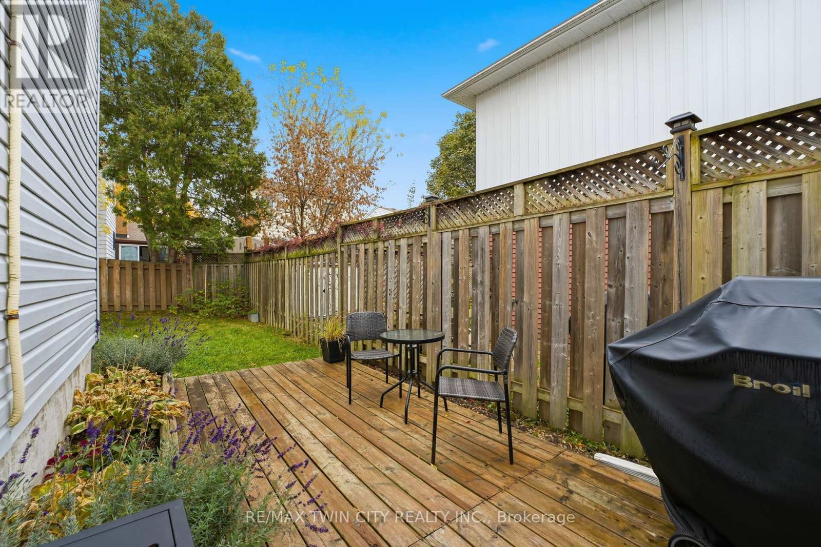 11 Hillbrook Crescent, Kitchener, Ontario  N2N 1J4 - Photo 18 - X12505836