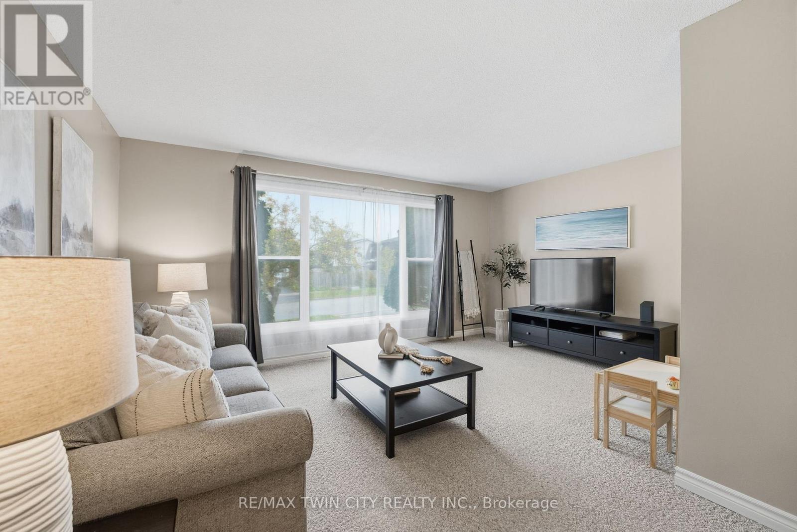 11 Hillbrook Crescent, Kitchener, Ontario  N2N 1J4 - Photo 4 - X12505836