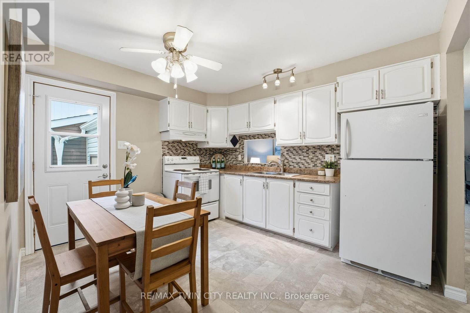 11 Hillbrook Crescent, Kitchener, Ontario  N2N 1J4 - Photo 6 - X12505836