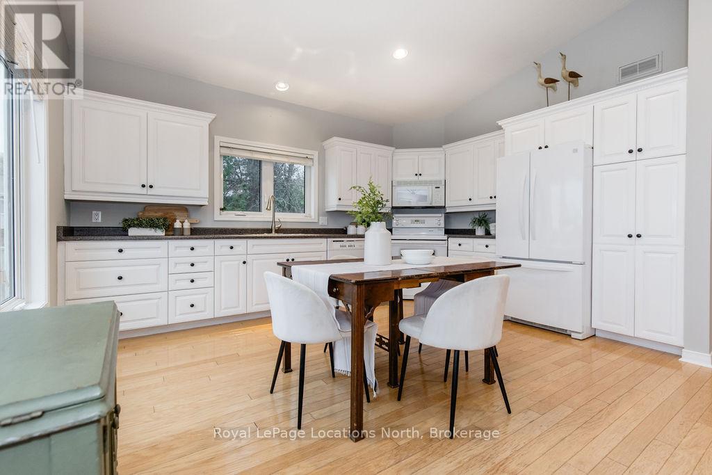 46 William Avenue, Wasaga Beach, Ontario  L9Z 2X3 - Photo 14 - S12505892