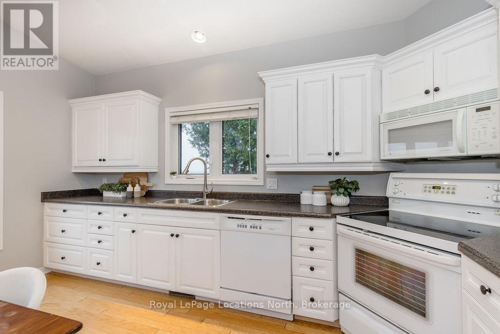 46 William Avenue, Wasaga Beach, Ontario  L9Z 2X3 - Photo 17 - S12505892