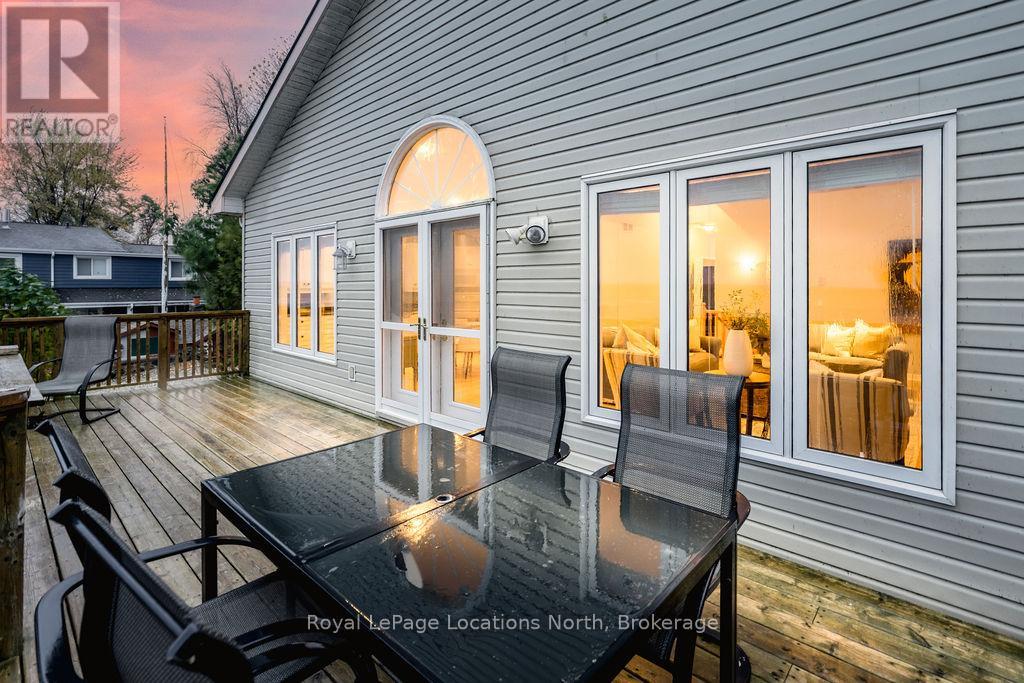 46 William Avenue, Wasaga Beach, Ontario  L9Z 2X3 - Photo 3 - S12505892