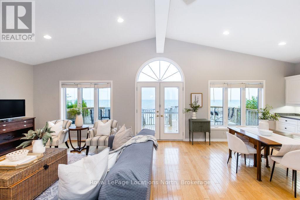 46 William Avenue, Wasaga Beach, Ontario  L9Z 2X3 - Photo 8 - S12505892