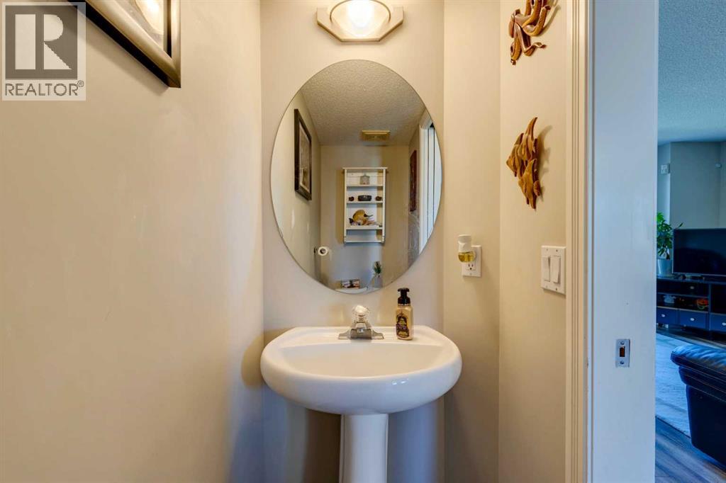 85 Crystal Shores Crescent, Okotoks, Alberta  T1S 2B5 - Photo 5 - A2266485