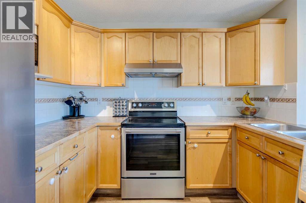 85 Crystal Shores Crescent, Okotoks, Alberta  T1S 2B5 - Photo 7 - A2266485