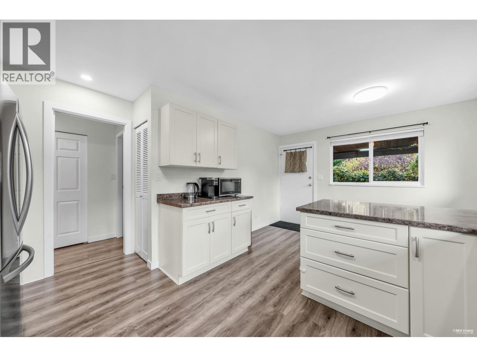 2247 Park Crescent, Coquitlam, British Columbia  V3J 6T3 - Photo 7 - R3064078