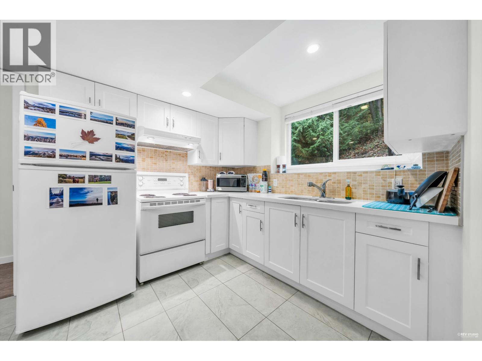 2247 Park Crescent, Coquitlam, British Columbia  V3J 6T3 - Photo 19 - R3064078