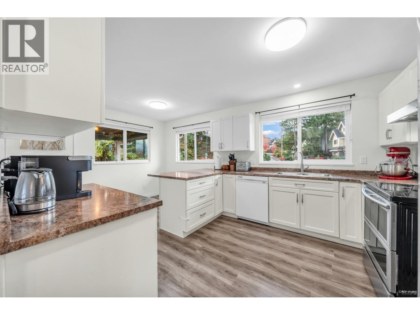 2247 Park Crescent, Coquitlam, British Columbia  V3J 6T3 - Photo 8 - R3064078