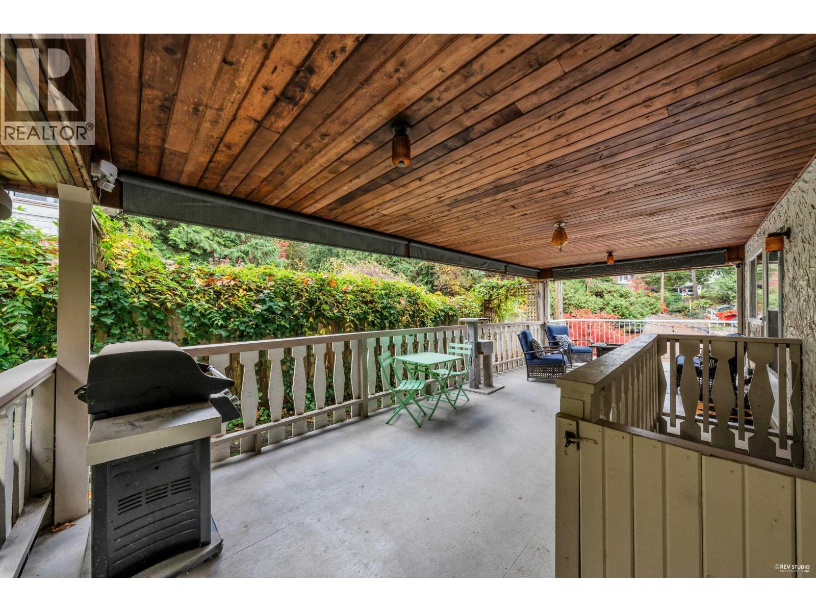 2247 Park Crescent, Coquitlam, British Columbia  V3J 6T3 - Photo 30 - R3064078