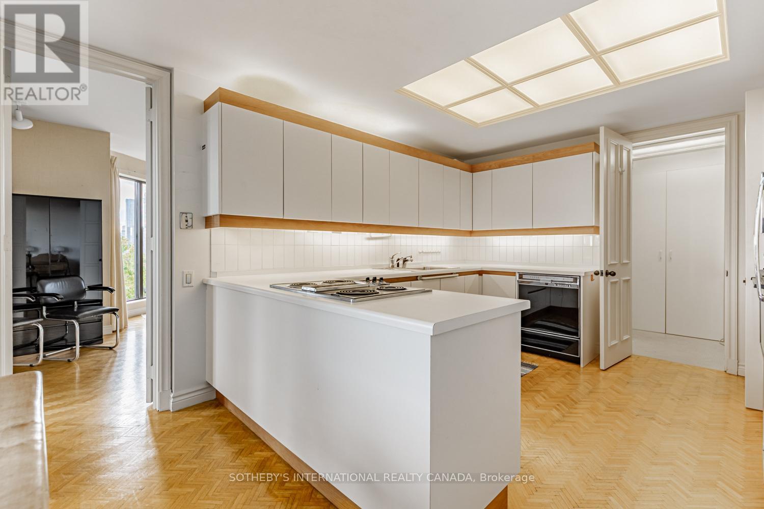 604 - 70 Rosehill Avenue, Toronto, Ontario  M4T 2W7 - Photo 11 - C12505884