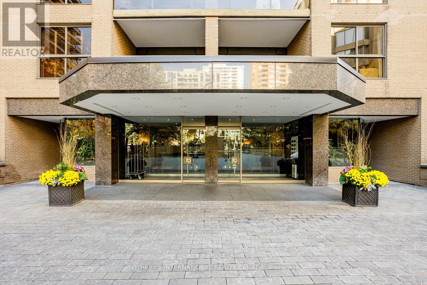 604 - 70 Rosehill Avenue, Toronto, Ontario  M4T 2W7 - Photo 2 - C12505884