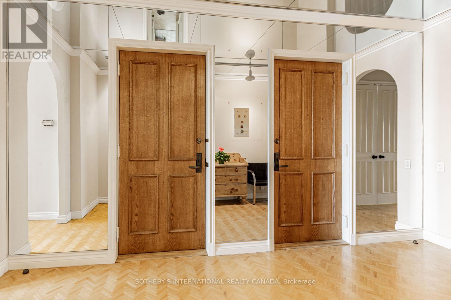 604 - 70 Rosehill Avenue, Toronto, Ontario  M4T 2W7 - Photo 3 - C12505884