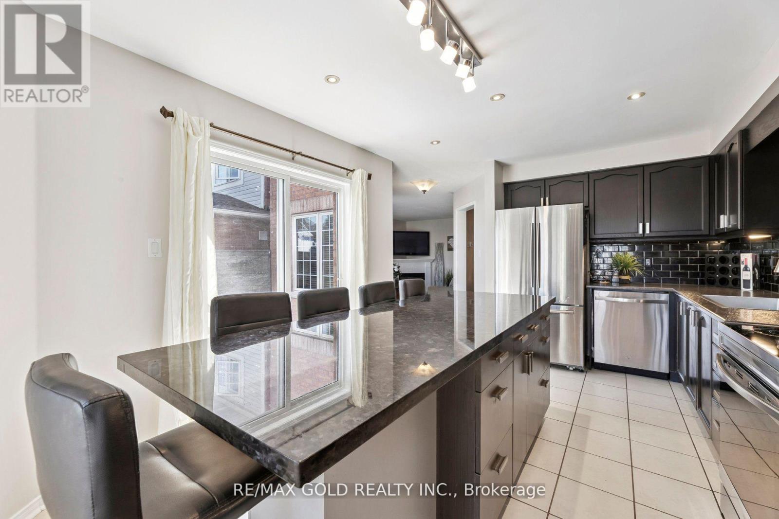 15 Blanchard Court, Whitby, Ontario  L1M 1H5 - Photo 7 - E12505902