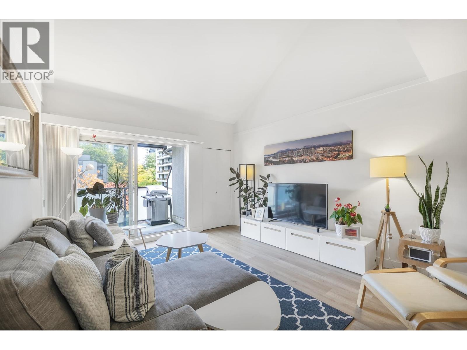 322 4363 HALIFAX STREET, Burnaby, British Columbia