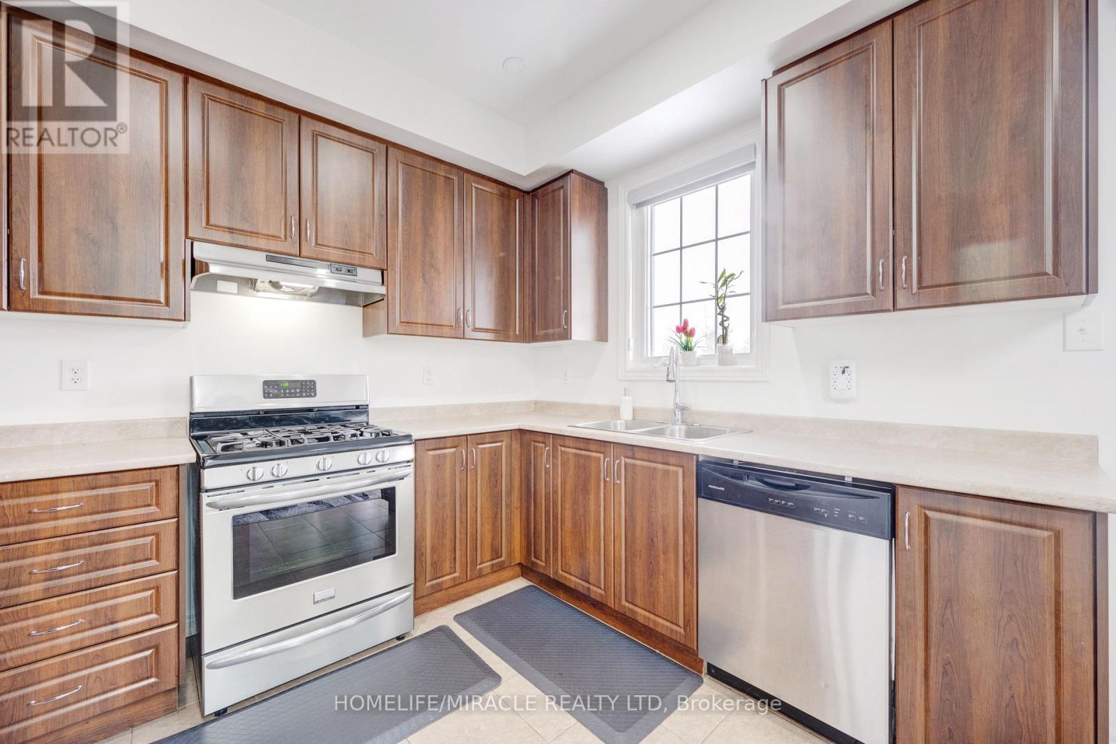 46 Sea Drifter Crescent, Brampton, Ontario  L6P 4B1 - Photo 14 - W12505894