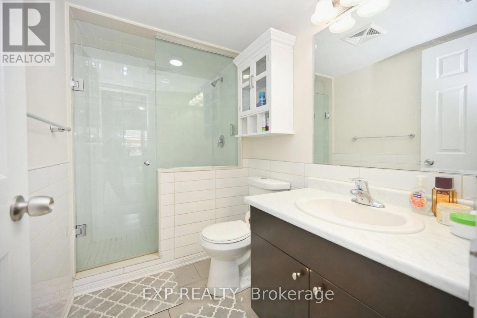 301 - 70 Baycliffe Crescent, Brampton, Ontario  L7A 3Z4 - Photo 6 - W12432908