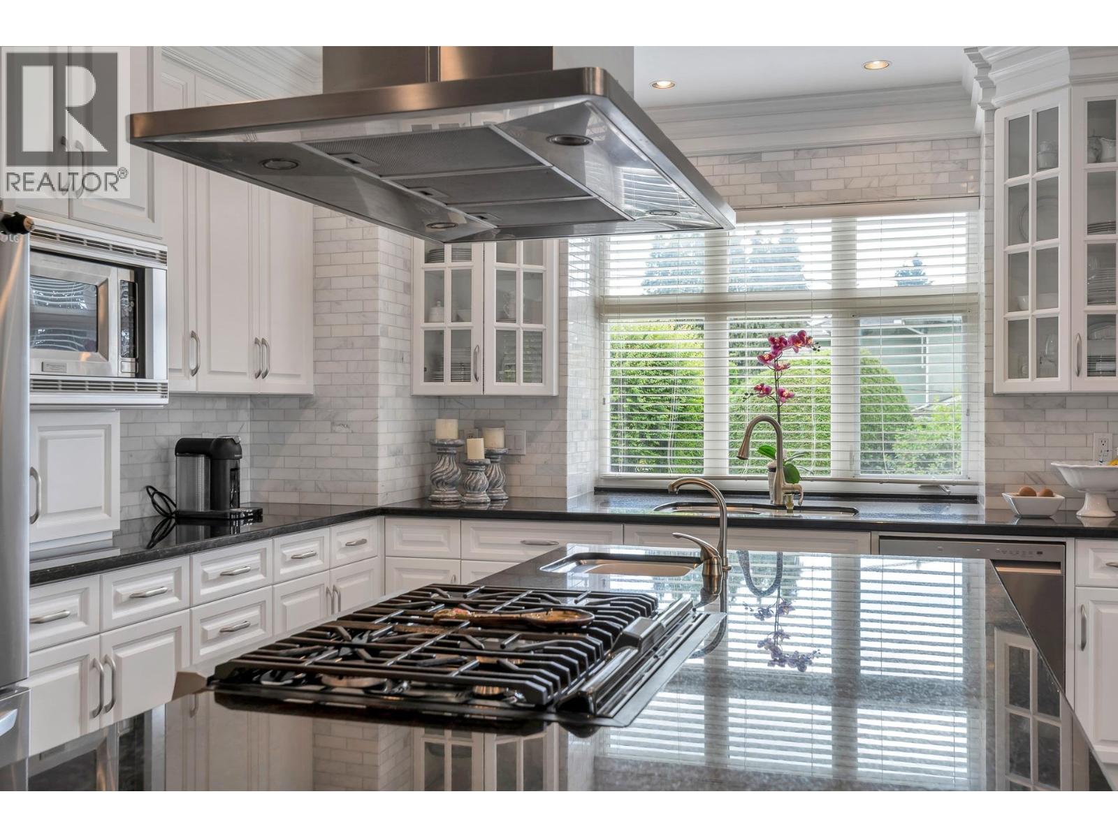 7205 UNION STREET, Burnaby, British Columbia