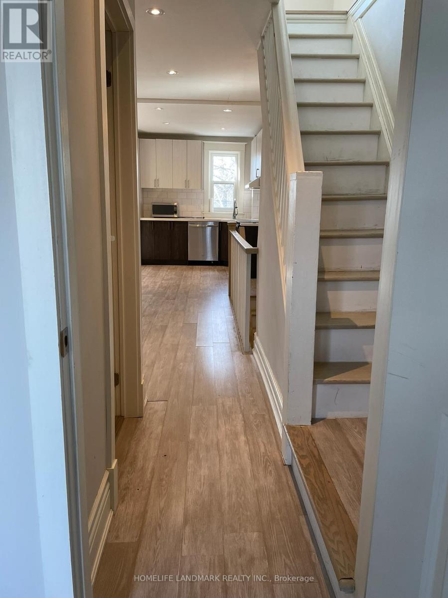 # Upper - 186 Kingston Road, Toronto, Ontario  M4L 1S7 - Photo 12 - E12505936