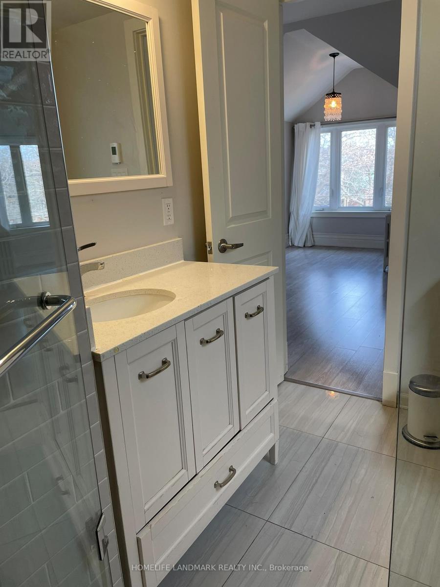 # Upper - 186 Kingston Road, Toronto, Ontario  M4L 1S7 - Photo 19 - E12505936