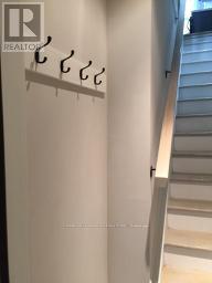 # Upper - 186 Kingston Road, Toronto, Ontario  M4L 1S7 - Photo 3 - E12505936