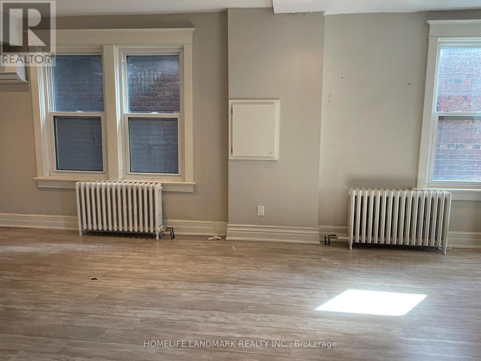 # Upper - 186 Kingston Road, Toronto, Ontario  M4L 1S7 - Photo 8 - E12505936