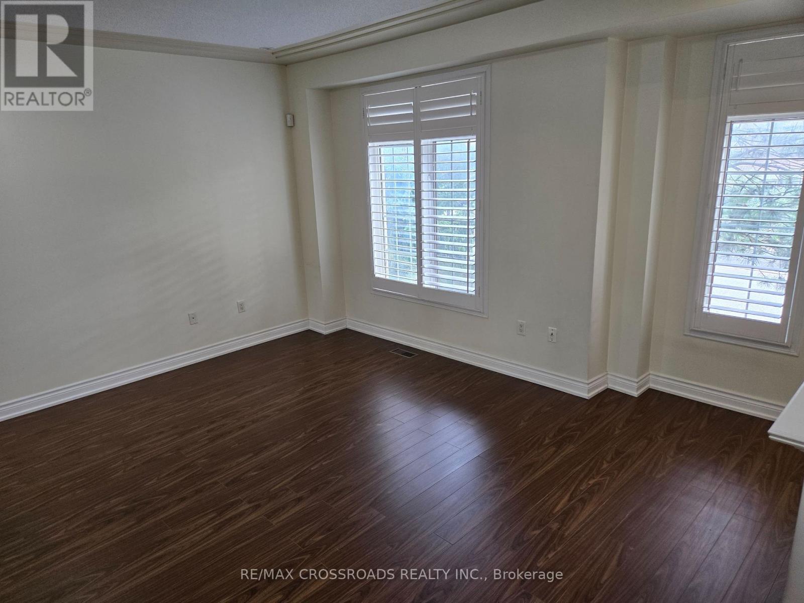 2 - 10 Post Oak Drive, Richmond Hill, Ontario  L4E 4H8 - Photo 5 - N12505930