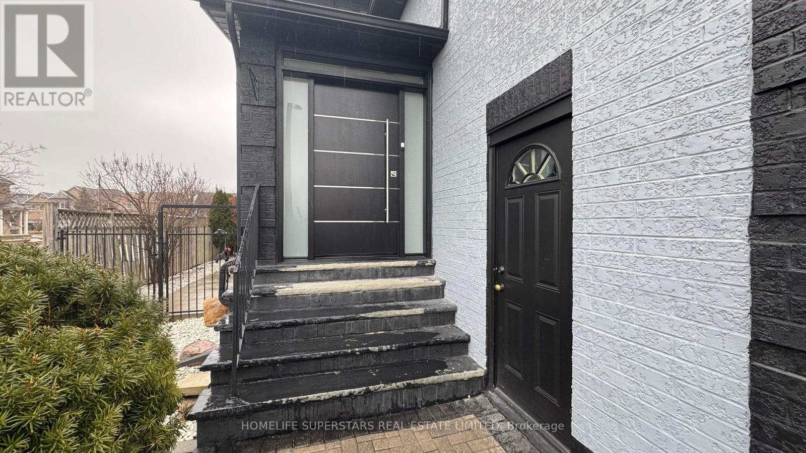 159 Richvale Drive S, Brampton, Ontario  L6Z 4P6 - Photo 3 - W12505924