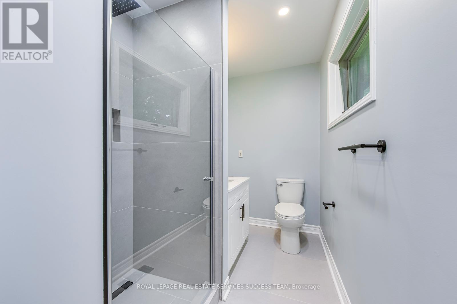 1106 Crestview Street, Oakville, Ontario  L6J 2C6 - Photo 14 - W12505928