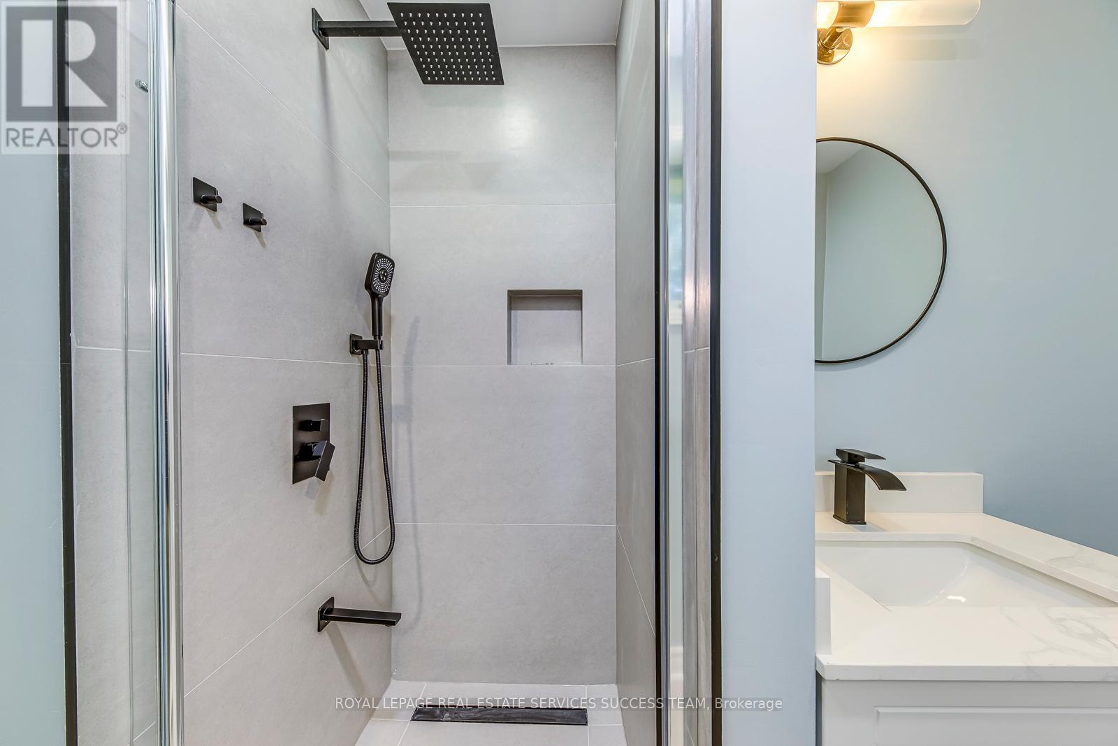 1106 Crestview Street, Oakville, Ontario  L6J 2C6 - Photo 15 - W12505928