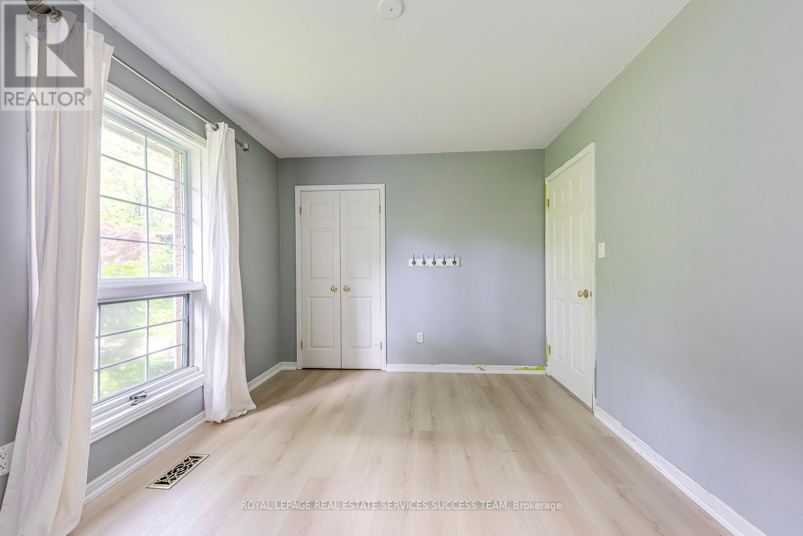 1106 Crestview Street, Oakville, Ontario  L6J 2C6 - Photo 17 - W12505928