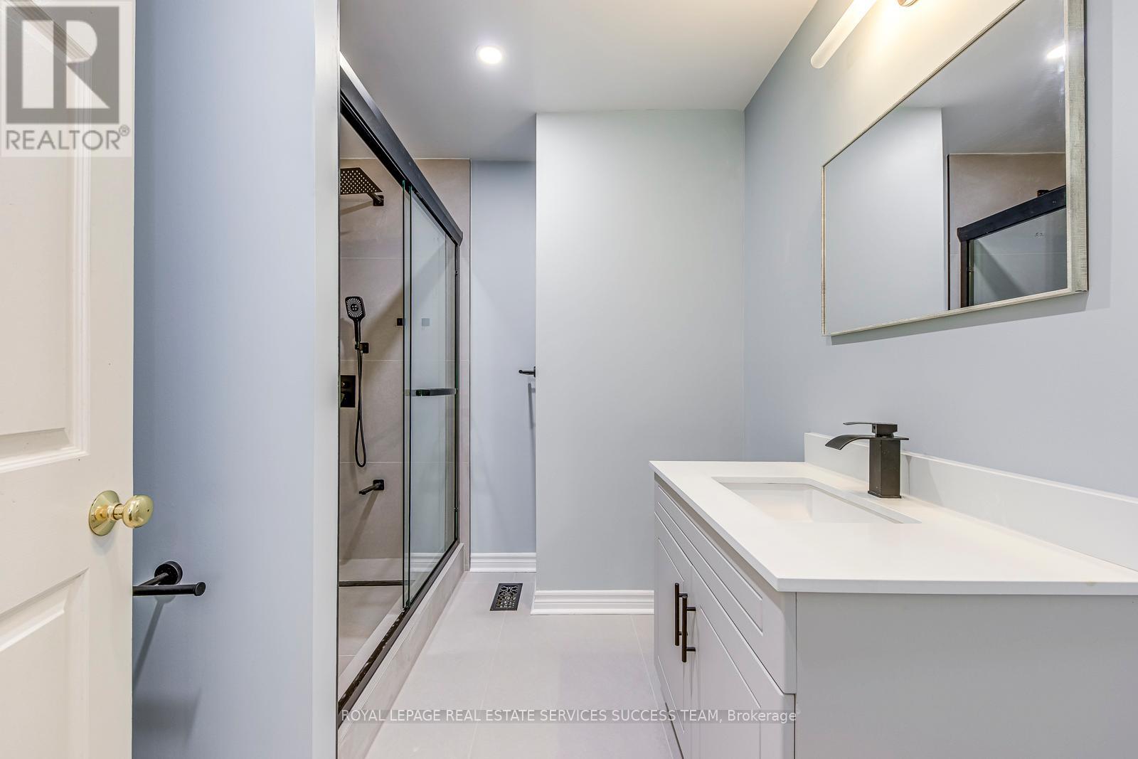 1106 Crestview Street, Oakville, Ontario  L6J 2C6 - Photo 20 - W12505928