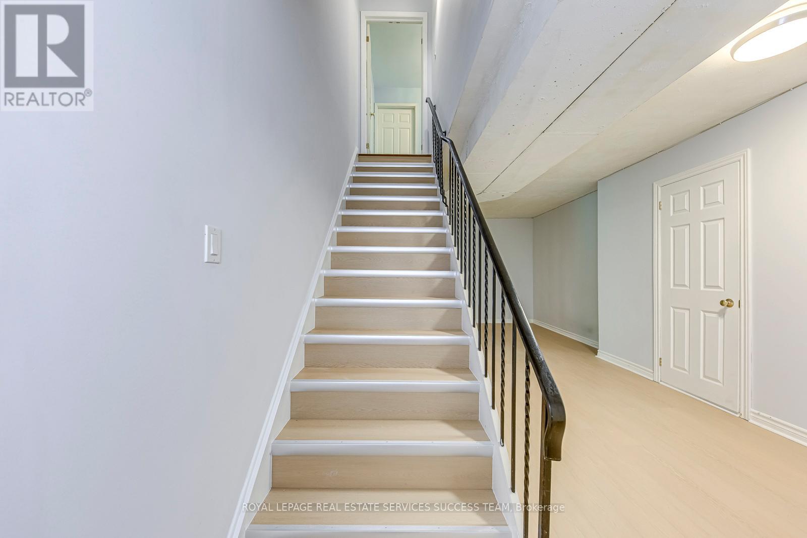 1106 Crestview Street, Oakville, Ontario  L6J 2C6 - Photo 22 - W12505928