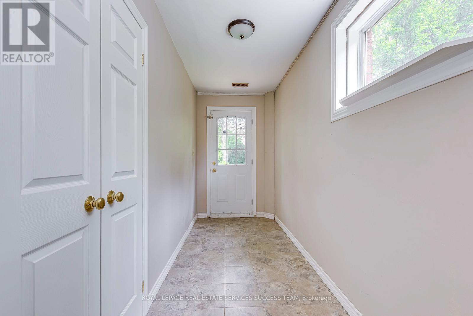 1106 Crestview Street, Oakville, Ontario  L6J 2C6 - Photo 32 - W12505928