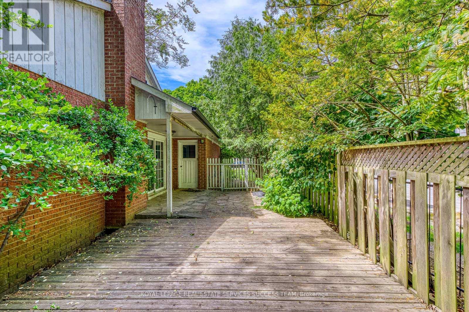 1106 Crestview Street, Oakville, Ontario  L6J 2C6 - Photo 34 - W12505928