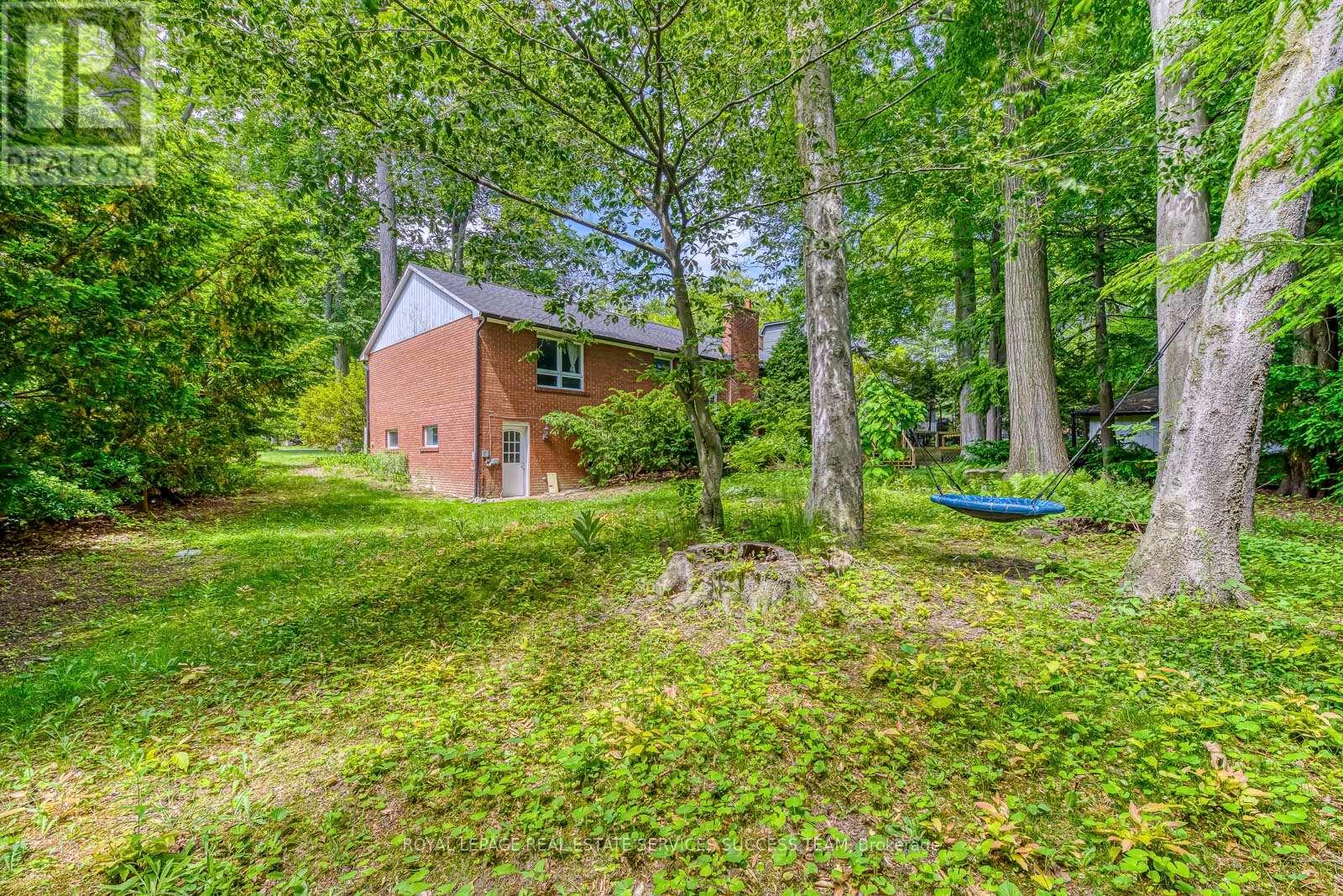 1106 Crestview Street, Oakville, Ontario  L6J 2C6 - Photo 36 - W12505928