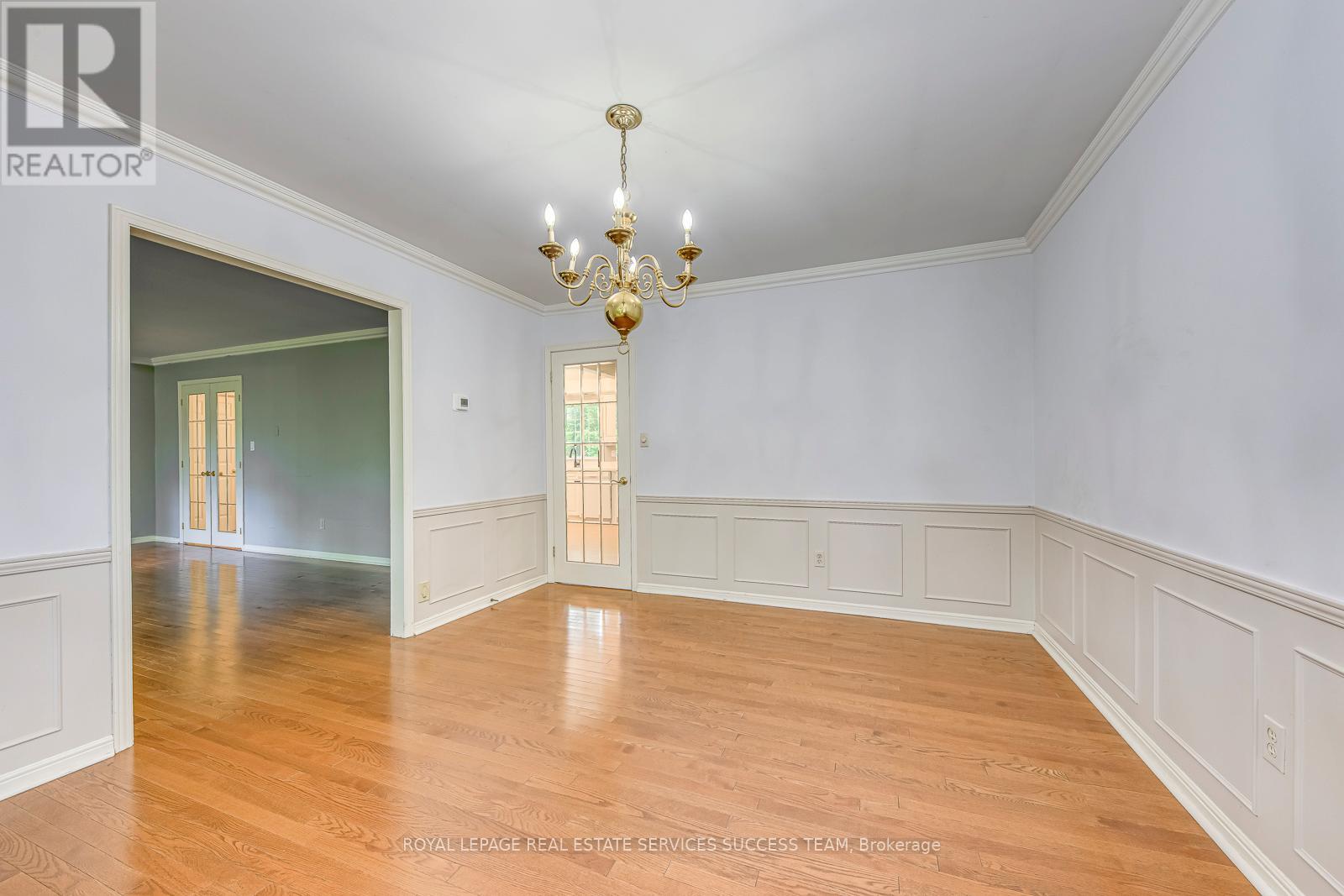 1106 Crestview Street, Oakville, Ontario  L6J 2C6 - Photo 6 - W12505928