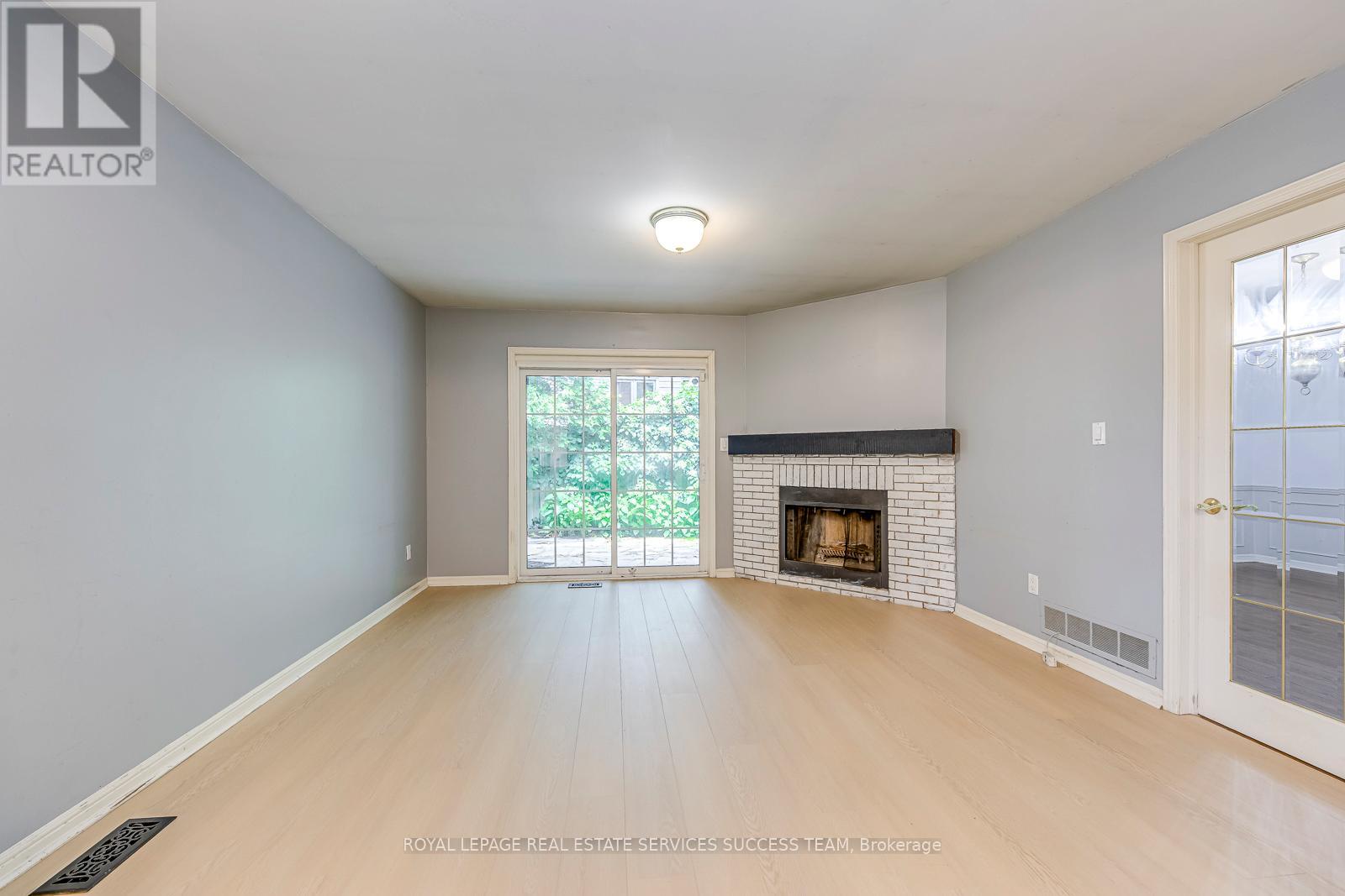 1106 Crestview Street, Oakville, Ontario  L6J 2C6 - Photo 7 - W12505928