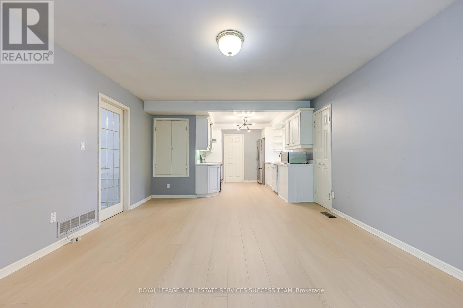 1106 Crestview Street, Oakville, Ontario  L6J 2C6 - Photo 8 - W12505928