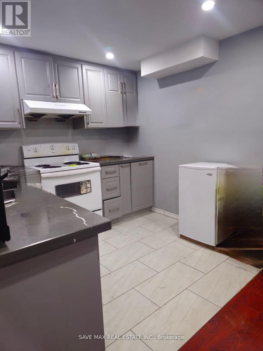 17 TREGATE CRESCENT, Brampton, Ontario