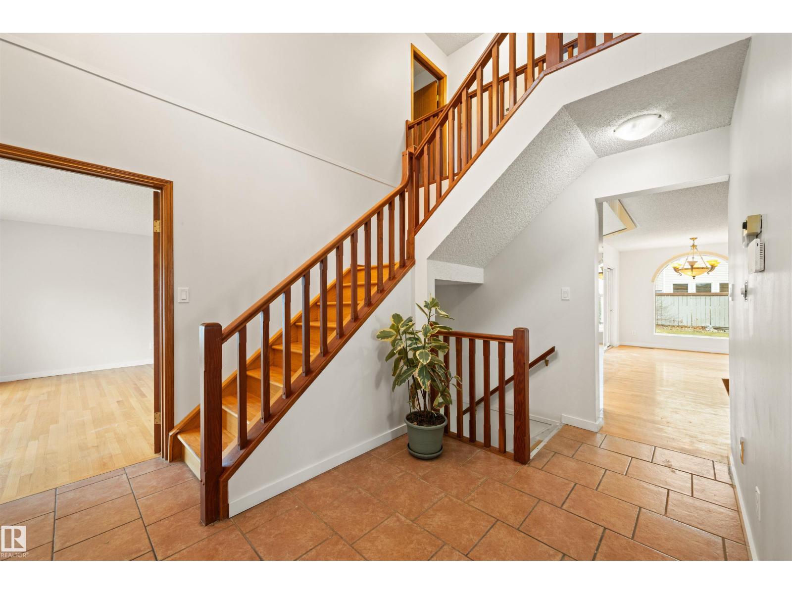 706 Burley Dr Nw, Edmonton, Alberta  T6R 1Y2 - Photo 4 - E4464612