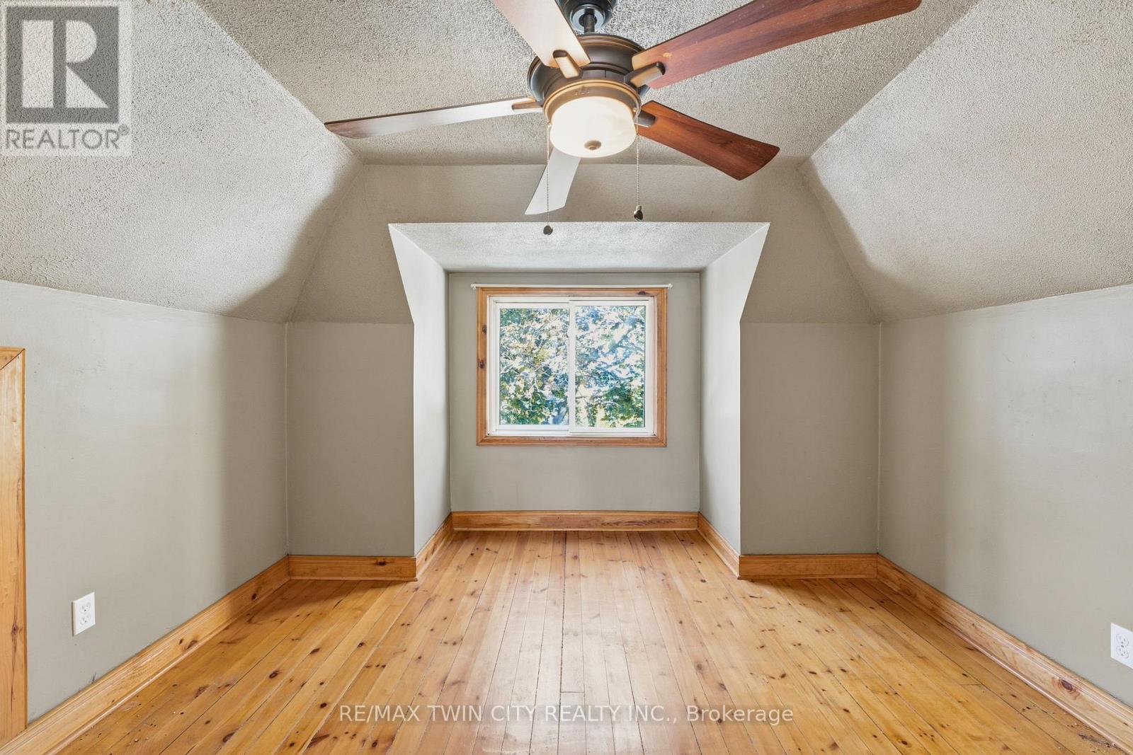 35 Edwin Street, Brantford, Ontario  N3T 4B8 - Photo 12 - X12505918