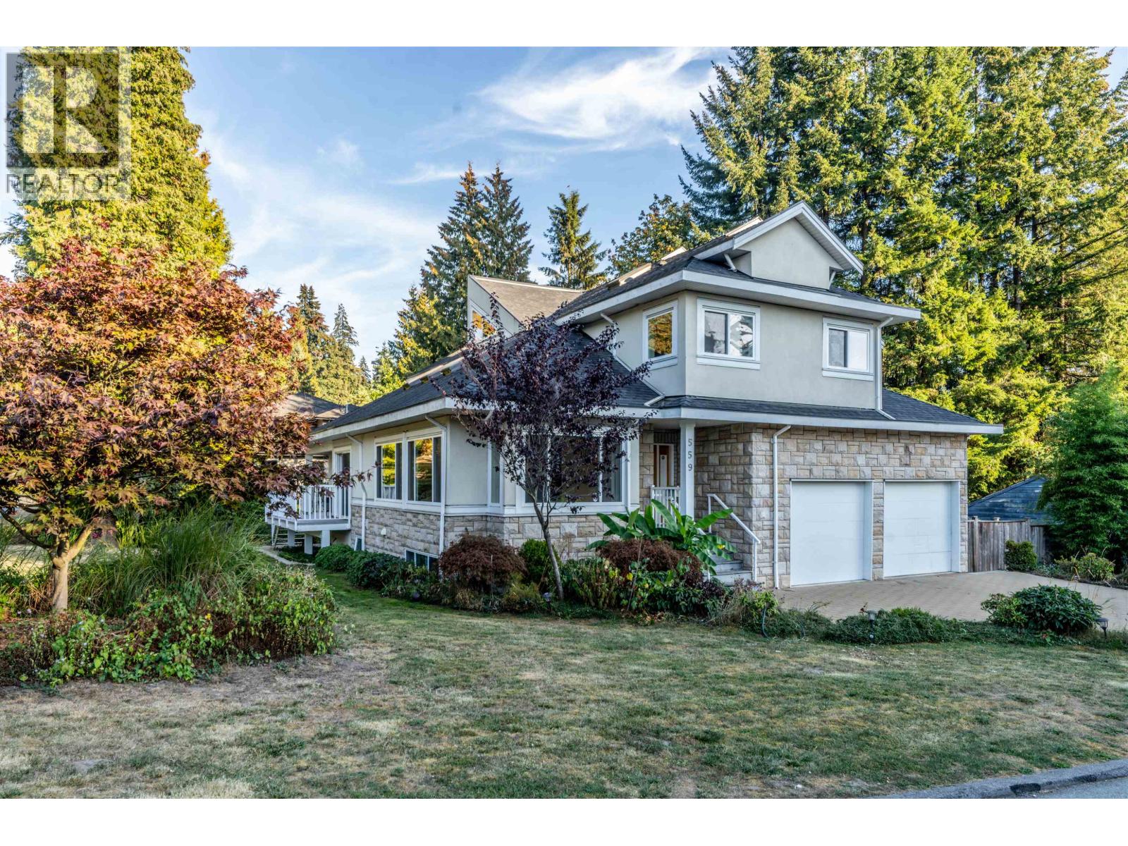 559 Bosworth Street, Coquitlam, British Columbia  V3J 3V1 - Photo 1 - R3064348