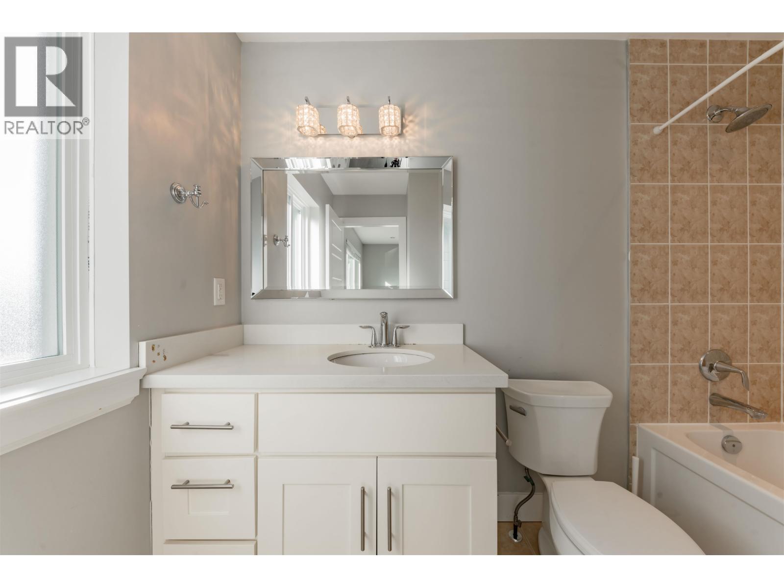 559 Bosworth Street, Coquitlam, British Columbia  V3J 3V1 - Photo 24 - R3064348